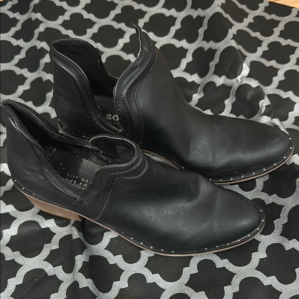 Sonoma Black Ankle Boots with Elastic Panels